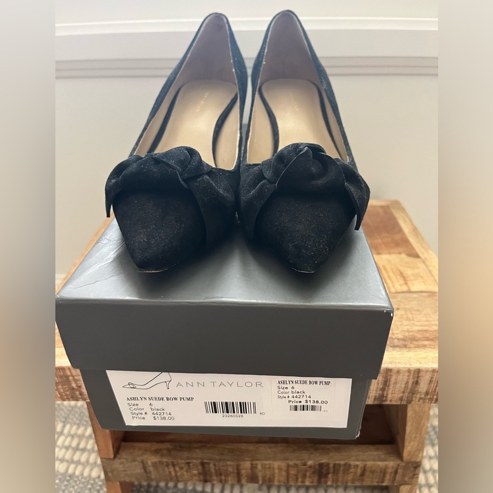Ann Taylor Ashlyn suede bow pump.